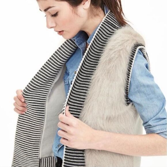 Banana Republic Faux Fur Vest XS Cozycore Penny Lane Layers Country Preppy Chic - Picture 12 of 12